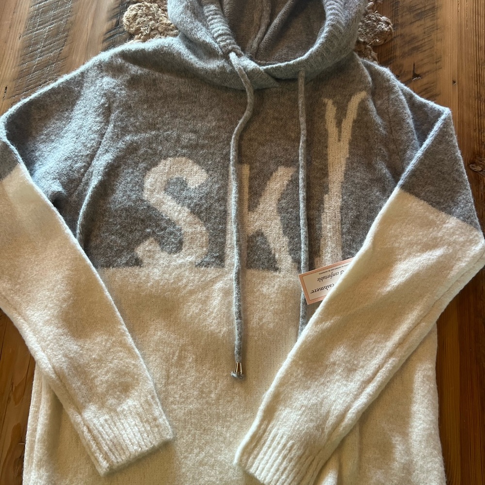 Super Soft XS Hoodie Sweater SKI Theme